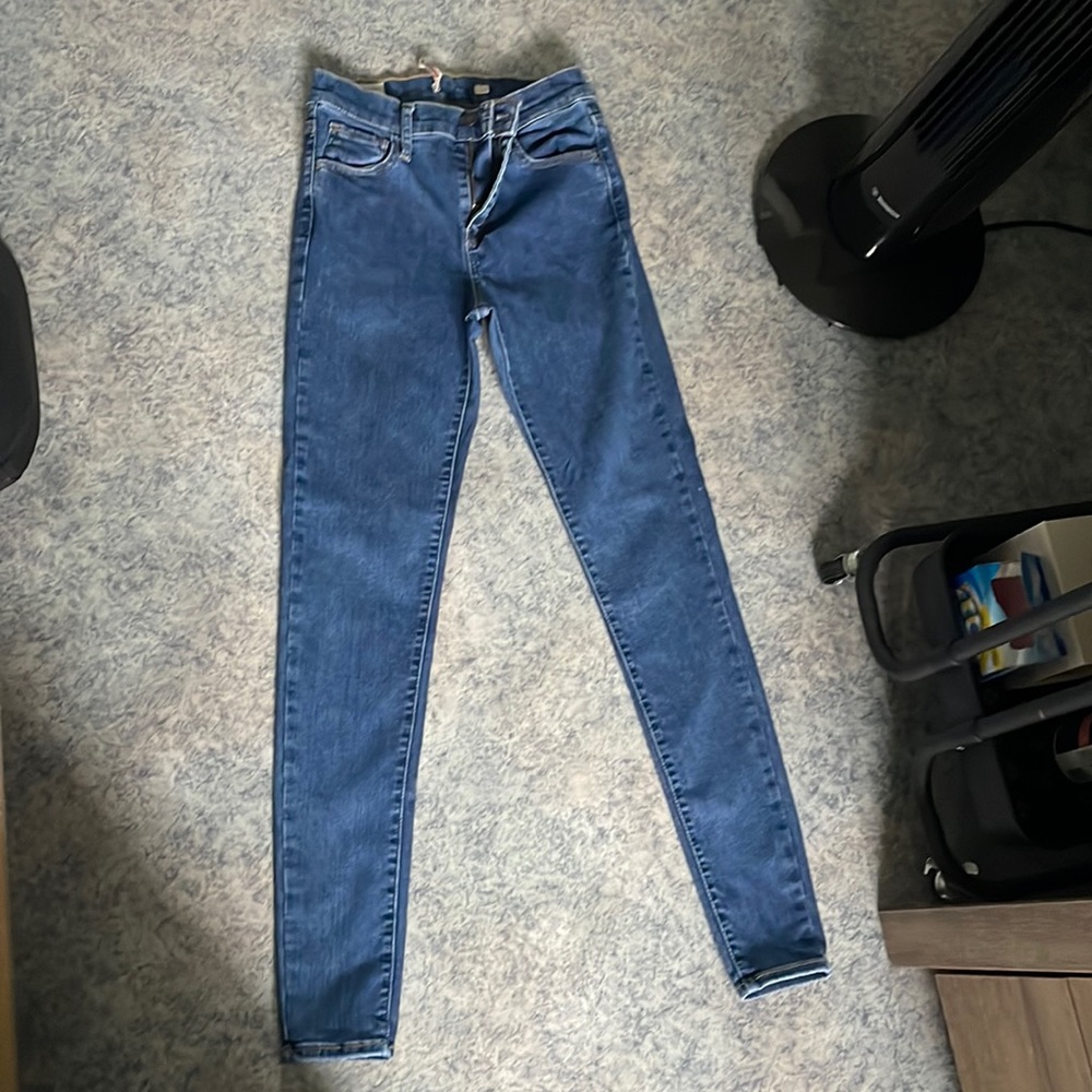 BUY 1 ITEM, GET 1 FREE - Levis High Rise Super Skinny